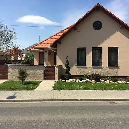 Center Apartman Apartman *